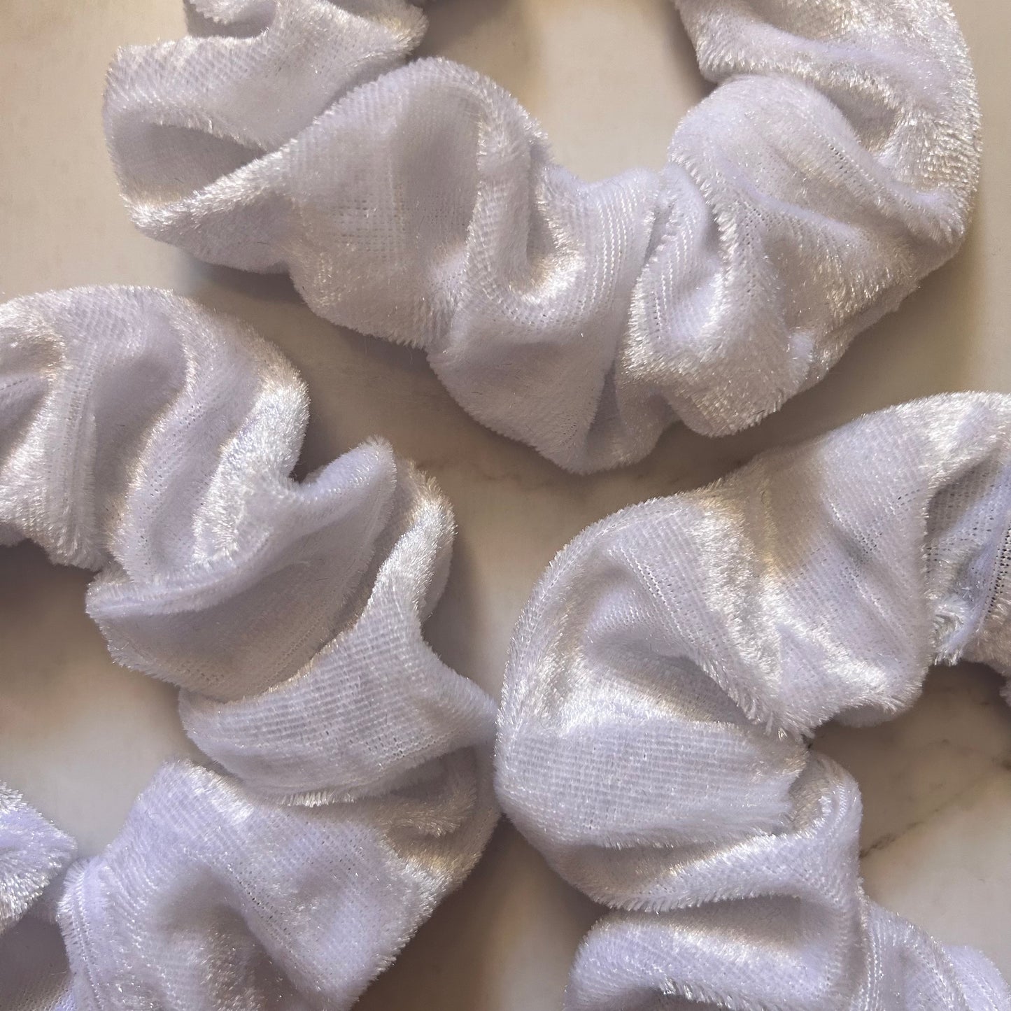 Snow Clare Pocket Scrunchie