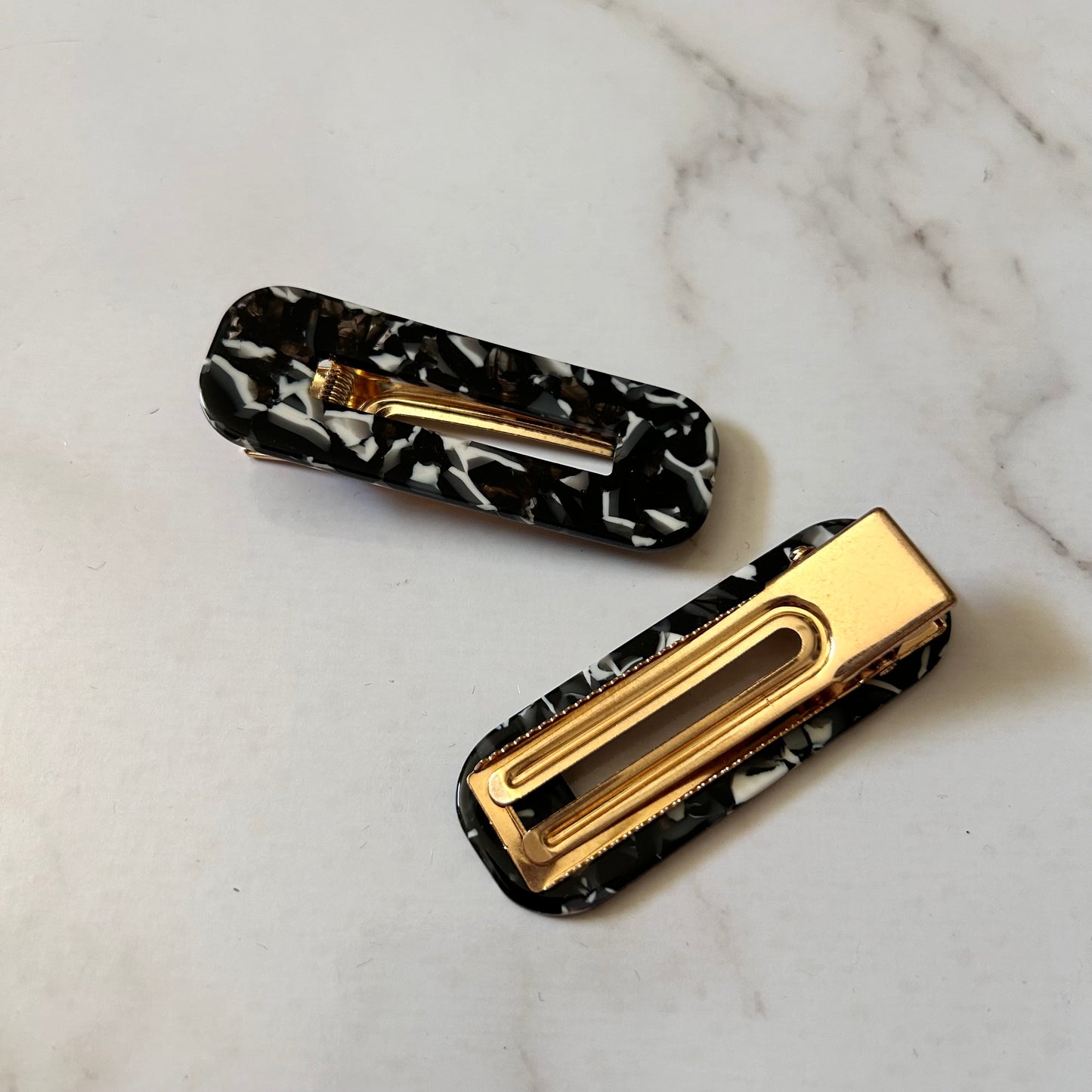 Black and white Round Hairclip