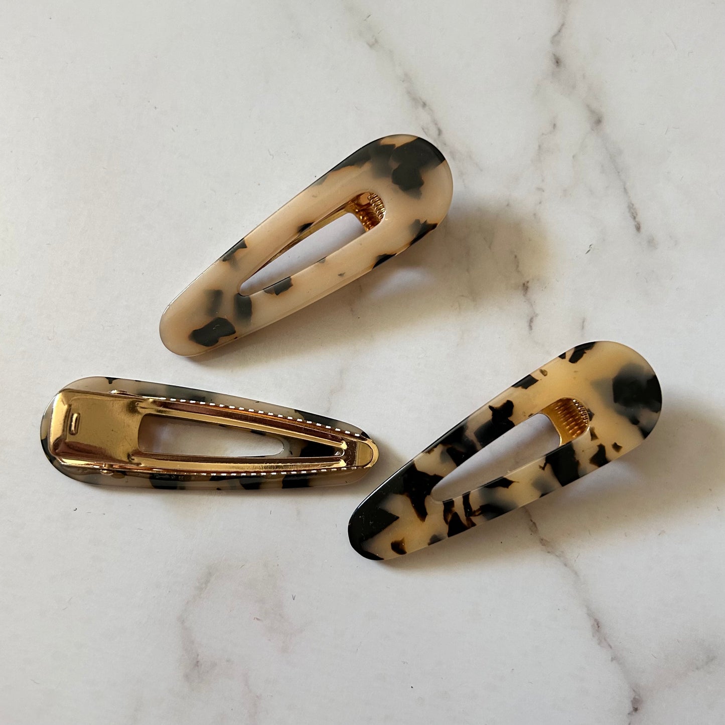 Light Turtle Hairclip