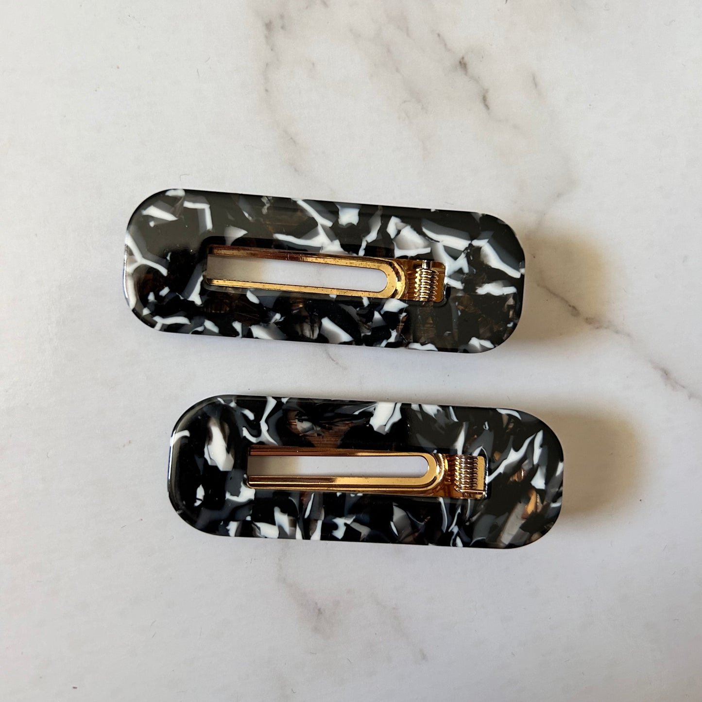 Black and white Round Hairclip