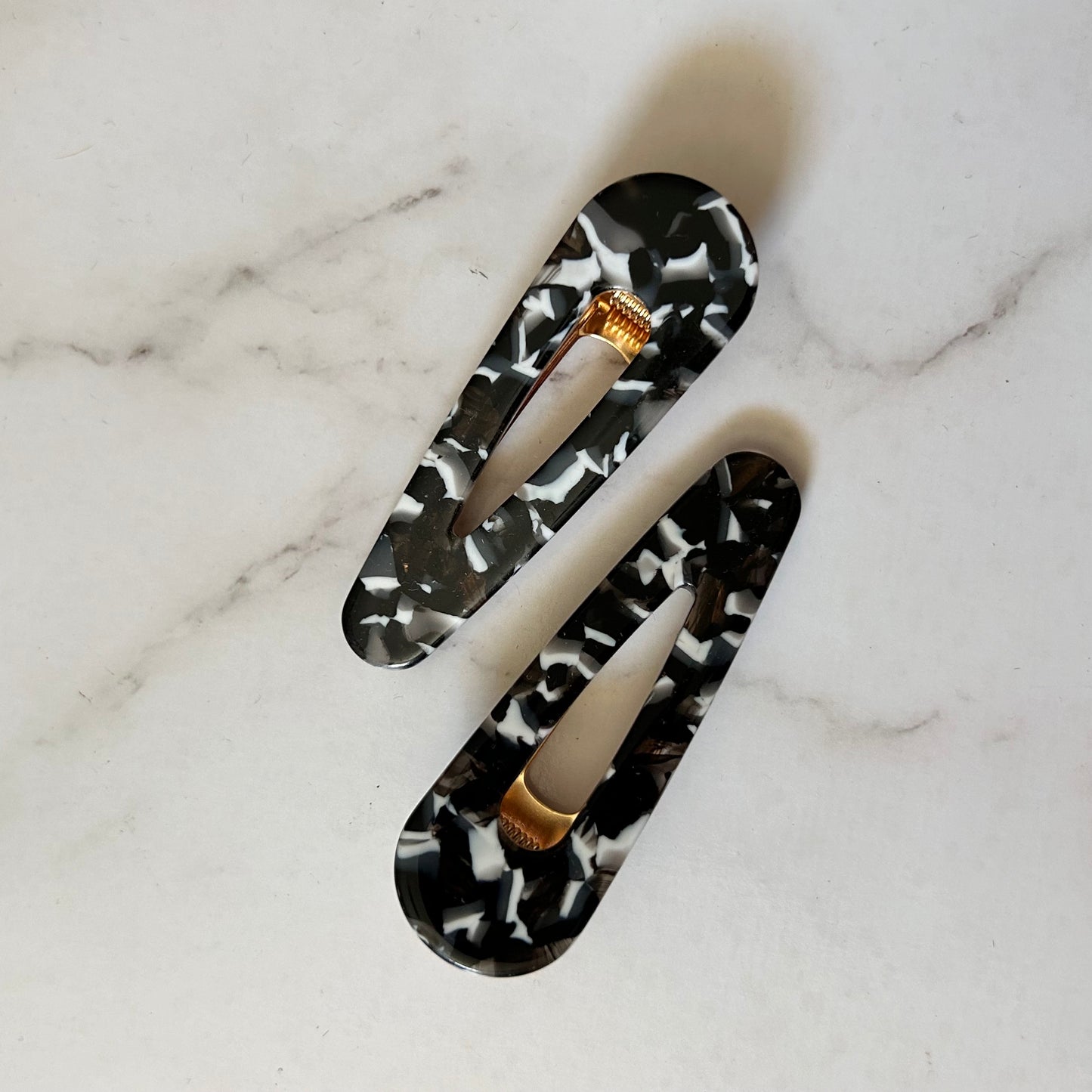 Black and white point Hairclip