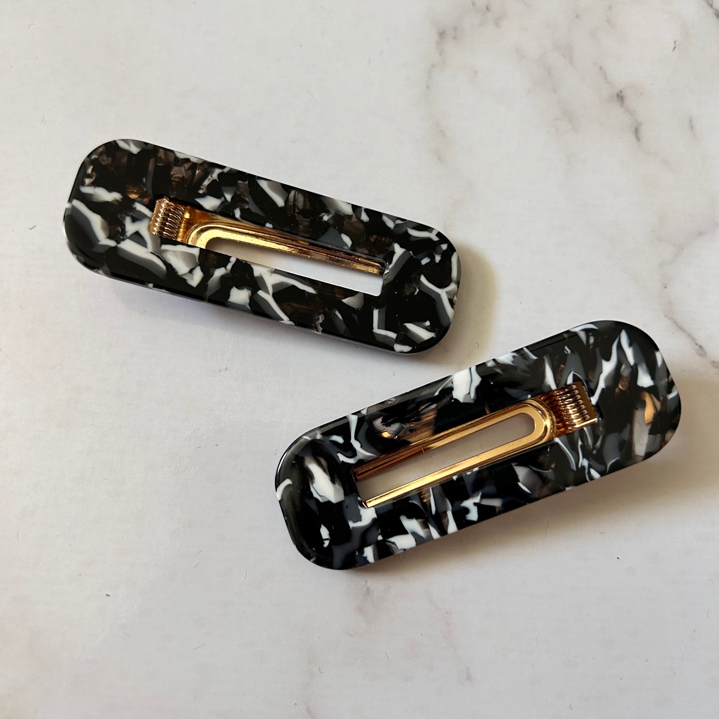 Black and white Round Hairclip