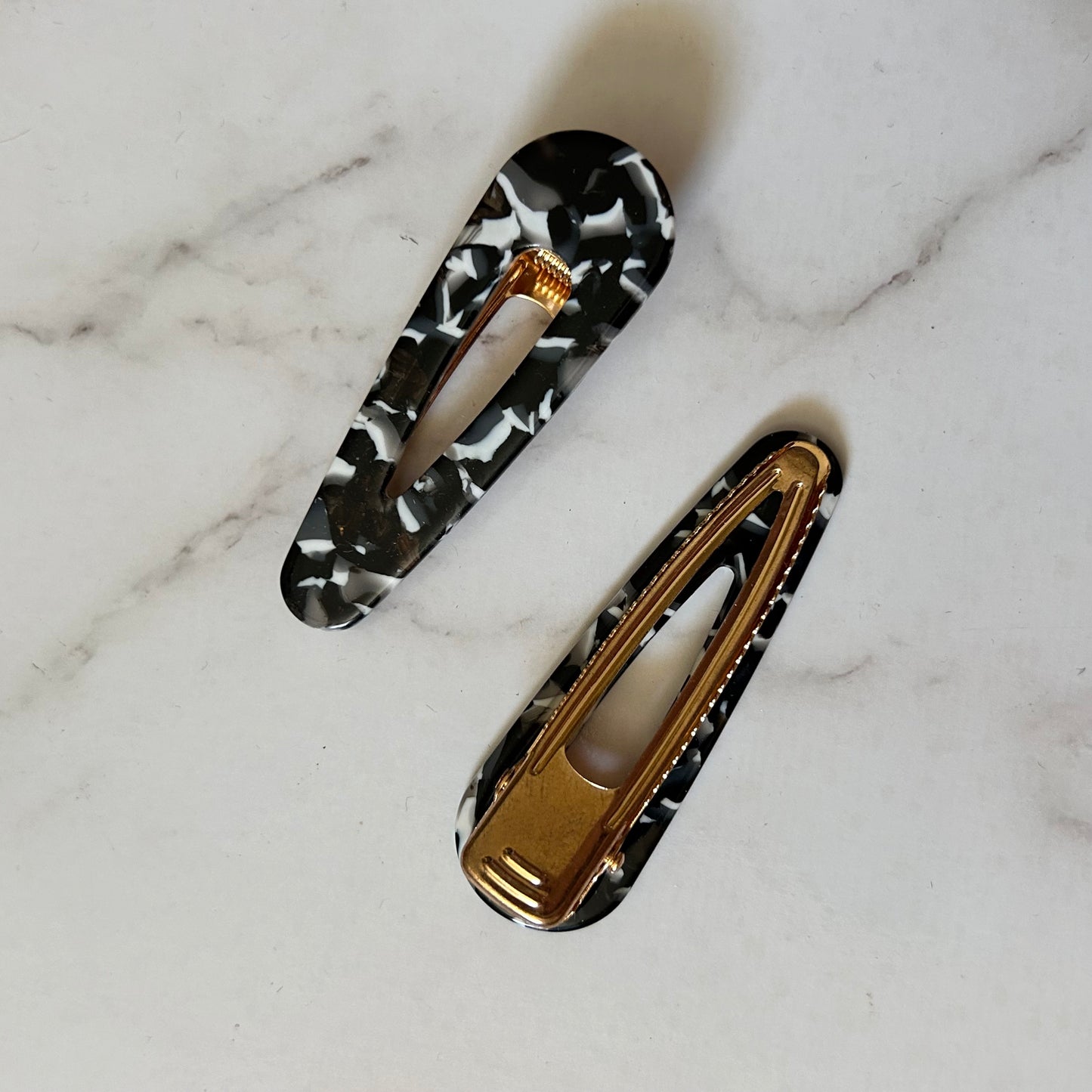 Black and white point Hairclip