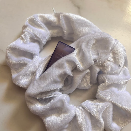 Snow Clare Pocket Scrunchie
