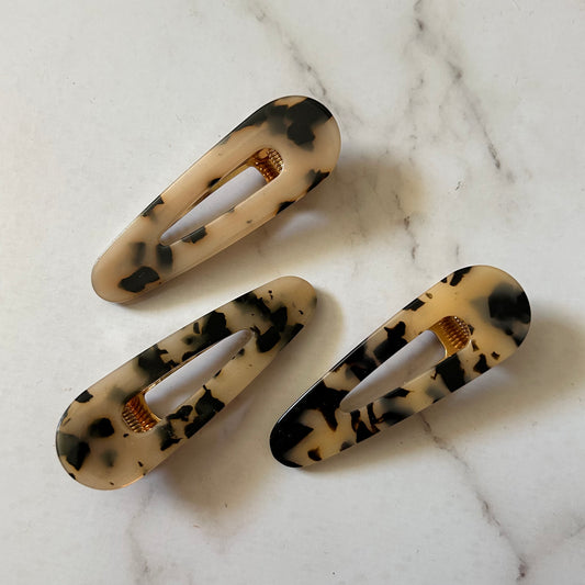 Light Turtle Hairclip